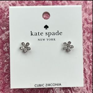 NWT KATE SPADE GLEAMING GARDENIA FLOWER STUDS EARRINGS 🤍🩶